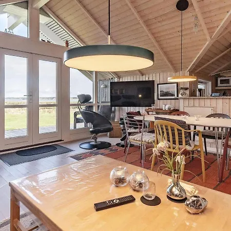 Three-bedroom In Hojslev 4 *
