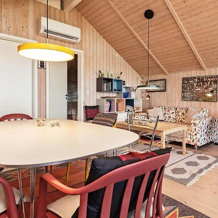 Three-bedroom In Hojslev 4