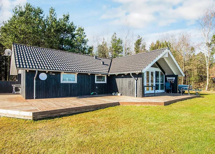 6 Person In Hojslev-by Traum *