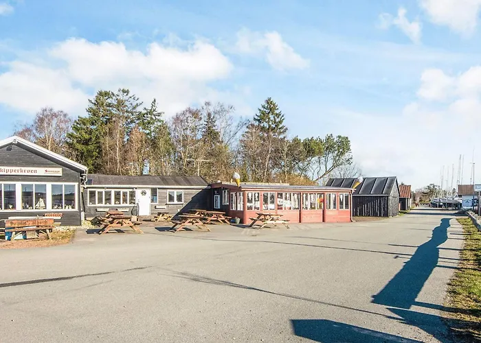 6 Person In Hojslev-by Traum *